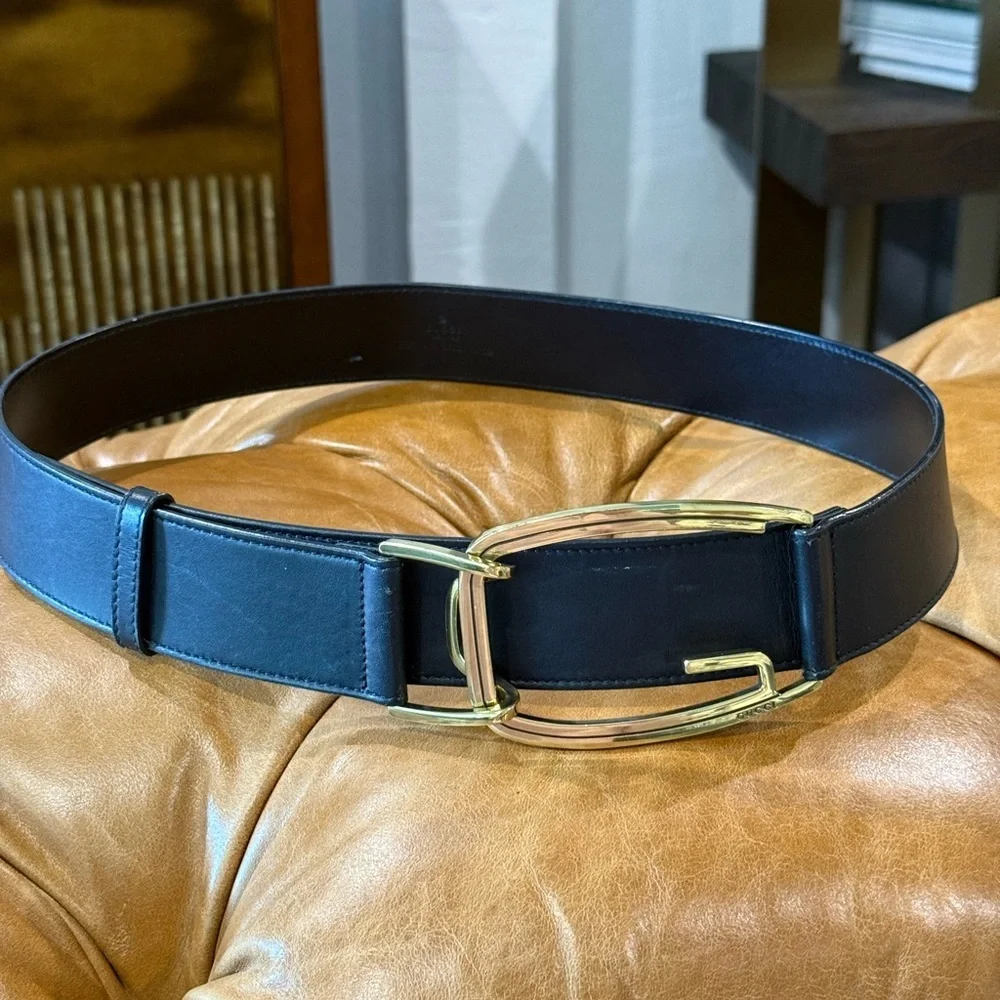 Gucci Vintage black belt with large G gold tone belt buckle  EUC
